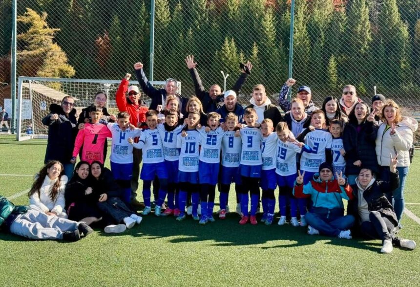 Micii jucători de fotbal de la CS Medgidia au obținut o frumoasă medalie de bronz la turneul de la Cheile Grădiștei 1 micii fotbalisti de la cs medgidia au incheiat turneul de la cheile gradistei pe locul 3 690520b45dc7e