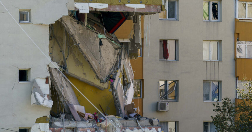 Ministerul Dezvoltării va oferi suport financiar pentru refacerea blocului din Rahova, devastat de explozie. 1 ministerul dezvoltarii va sprijini financiar reconstructia blocului din rahova afectat de explozie 68f79a0e0c14f