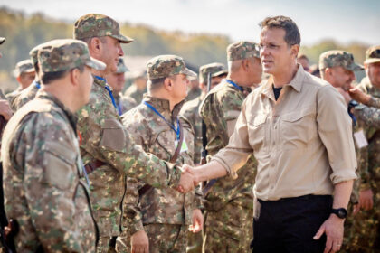 ministrul mosteanu a explicat pentru politico ce trebuie sa faca industria romaneasca de aparare pentru a lua mai multi bani de la ue 6903d6bbc148b