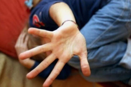 Un copil în stare de inconștiență găsit la bunicul său. Detalii despre un scandal incredibil de la km 4-5 2 minor dus inconstient la domiciliul bunicului sau detalii dintr un scandal absurd care a avut loc km 4 5 6903f1730fb60