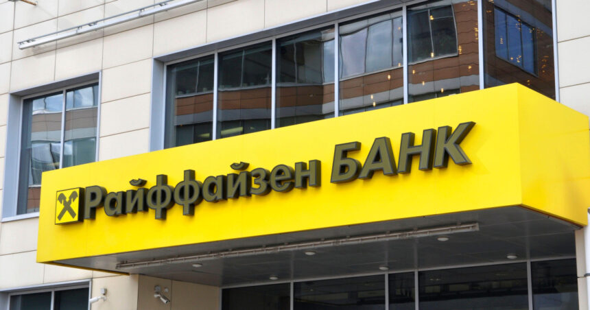 Moscova urmărește să păstreze legăturile financiare cu Occidentul: Raiffeisen se confruntă cu dificultăți în vânzarea participației sale din Rusia 1 moscova vrea sa mentina o punte financiara esentiala spre occident raiffeisen nu si poate vinde o participatie la divizia din rusia 68dd4f2d9cbd6