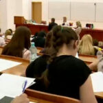 o studenta din constanta a castigat procesul impotriva universitatii care a obligat o sa plateasa zeci de mii de euro pentru transfer 68f09c9a640a8