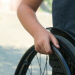 O nouă lege le permite părinților copiilor cu nevoi speciale să lucreze de acasă câteva zile pe lună 3 parintii copiilor cu nevoi speciale pot lucra de acasa mai multe zile pe luna potrivit unei noi legi 68ef7e040f2ee