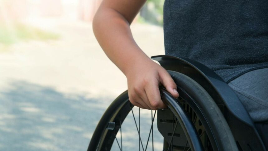 O nouă lege le permite părinților copiilor cu nevoi speciale să lucreze de acasă câteva zile pe lună 1 parintii copiilor cu nevoi speciale pot lucra de acasa mai multe zile pe luna potrivit unei noi legi 68ef7e040f2ee