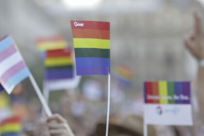 parintii copiilor lgbtiq invita politicienii la dialog dupa aparitia unor informatii false despre strategia ue privind copiii trans 68ee401697f11