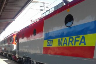 perchezitii cu mascatii la cfr marfa angajati acuzati ca fura motorina si componente de locomotive 68dd28ebc33e6