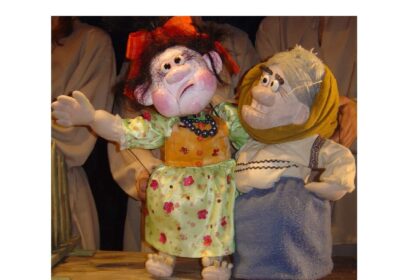 O nouă poveste pe scena Teatrului pentru Copii și Tineret „Căluțul de Mare”: „Jocuri în ograda bunicilor” – o călătorie în lumea tradițiilor românești pentru cei mici 2 premiera la teatrul pentru copii si tineret calutul de mare spectacolul intitulat jocuri in ograda bunicilor aduce traditiile romanesti in fata celor mici 6904cb024eab1