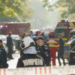 Premierul Ilie Bolojan, despre incidentul din Rahova: „Doi răniți vor fi duși în afaceri. Demolarea blocului este foarte probabilă” 2 premierul ilie bolojan dupa explozia din rahova doi raniti vor fi transferati in strainatate foarte probabil blocul va fi demolat 68f22d68eace0