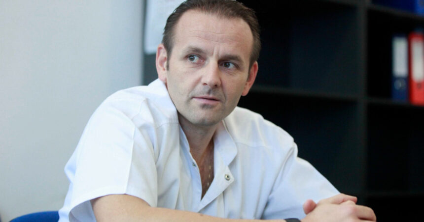 Președintele Colegiului Medicilor Buzău: Specialiștii se retrag din gărzi din cauza presiunilor online, a stresului și a remunerației insuficiente 1 presedintele colegiului medicilor buzau medicii nu mai vor sa faca garzi din cauza criticilor din online stresului si platii proaste 69026c649c8c5