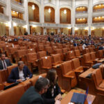 Primarii și consilierii locali cu restricții de protecție ar putea fi suspendați pe durata valabilității acestora, conform unei inițiative legislative avansate în Parlament. 2 primarii si consilierii locali cu ordine de protectie ar putea fi suspendati pe durata acestuia propune un proiect depus la parlament 68f218534a87f