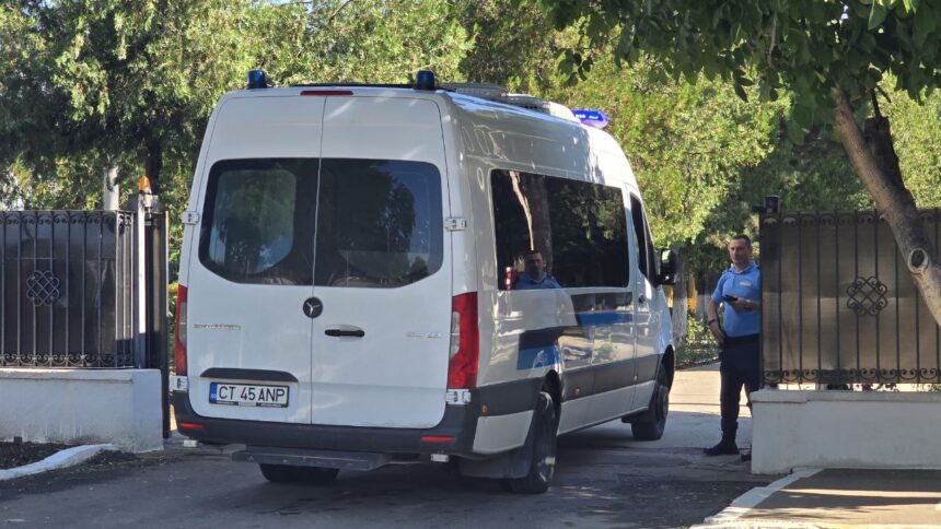 Capturată și încarcerată la Penitenciarul Poarta Albă: o tânără din Medgidia a primit pedeapsa pentru activități ilegale în mediul digital 1 prinsa si dusa la penitenciarul poarta alba o femeie din medgidia a fost condamnata pentru infractiuni informatice 68fa1155a5df4