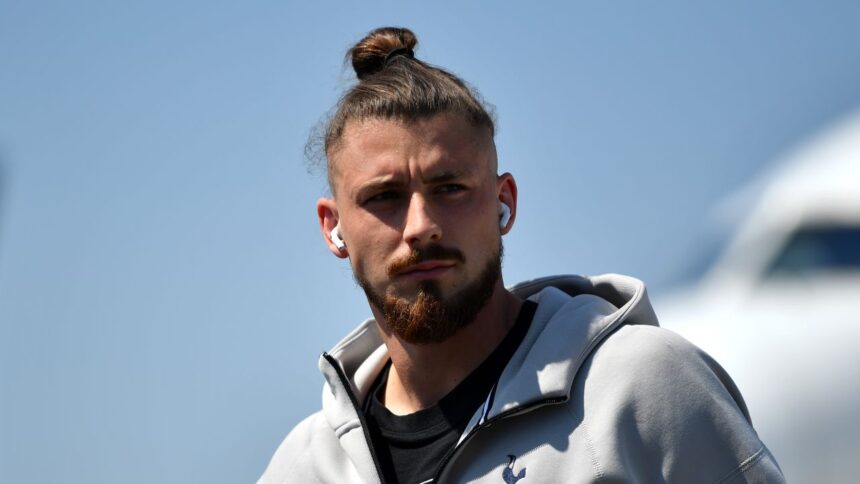 Schimbare radicală în cariera lui Radu Drăgușin! Evenimente neașteptate la Tottenham după anunțul despărțirii! 1 rasturnare de situatie pentru radu dragusin ce s a intamplat la tottenham dupa ce englezii i au anuntat plecarea 68efc5e42e9a4
