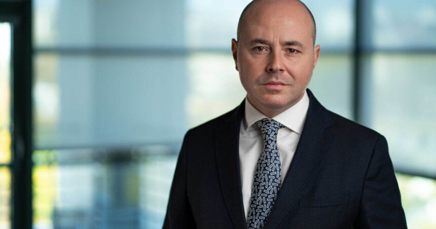 Răspunsul lui Alexandru Muraru la solicitarea lui Simion pentru protecția SPP: „O farsă. Un agresor care se dă drept victimă” 1 reactia lui alexandru muraru la cererea lui simion de a primi protectie spp o cacialma un huligan care pozeaza in victima 69051d6f6499d