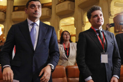 reactia lui nicusor dan la amenintarea aur cu suspendarea avertismentul presedintelui 68ee130b04822