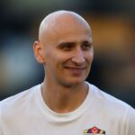 "A părăsit Anglia pentru Emirate, dar nu din motive financiare: 'Nu-mi doresc ca ai mei copii să crească aici'" 2 s a transferat in emiratele arabe unite dar spune ca nu pentru bani copiii mei nu vreau sa creasca in anglia 68f09c2fa0cb6