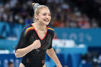 Sabrina Voinea strălucește în două finale ale Campionatelor Mondiale de gimnastică! 4 sabrina voinea calificata in doua finale la campionatele mondiale de gimnastica 68f7b958652fc