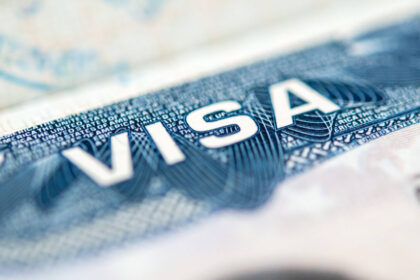 sase straini care au sarbatorit pe retelele sociale asasinarea lui charlie kirk s au pomenit cu vizele sua anulate 68efbba2d839d