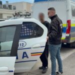 Controversa din Tomis Nord: un preot dă buzna în mașină, iar întâlnirea cu poliția îl transformă într-un rebel încătușat 5 scandal in tomis nord un preot a spart geamul unei masini la vederea politistilor a devenit recalcitrant si a fost incatusat 690372dadcda3
