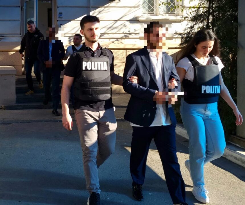Mascați în oficiali, Pipi și Matei au jefuit bătrâni: sentință definitivă pentru infractori 1 se dadeau reprezentanti ai statului si talhareau batrani pipi si matei condamnati definitiv 68dda455c6a53