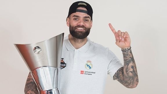 „U” Cluj a făcut o alegere greșită? Fostul star de la Real Madrid, cu peste 460 de apariții, înregistrează statistici alarmante în România. 1 si a luat teapa u cluj jucatorul cu peste 460 de meciuri la real madrid are cifre dezastruoase in romania 68f00510047c4