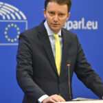 Siegfried Mureșan, alături de agricultori în fața Parlamentului European: „Ne vom lupta pentru protejarea fondurilor agricole împotriva reducerilor” 2 siegfried muresan la protestul fermierilor din fata parlamentului european vom apara fondurile pentru agricultura in fata taierilor 68f776e69d0b6