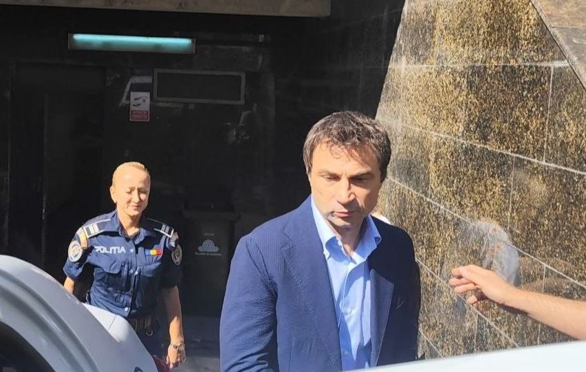 PRIMARUL SUSPENDAT DIN MANGALIA, CRISTIAN RADU, PLASAT ÎN AREST LA REȘEDINȚĂ! 1 surse cristian radu primarul suspendat din mangalia in arest la domiciliu 68f8bfd56e2da