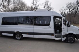 suspendarea circulatiei feroviare intre constanta si mangalia calatorii preluati cu microbuze si autocare de metropolitan pentru 758 000 de lei 68de5b14f03ef