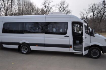 suspendarea circulatiei feroviare intre constanta si mangalia calatorii preluati cu microbuze si autocare de metropolitan pentru 758 000 de lei 68de5b14f03ef