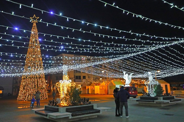 Feeria sărbătorilor în Piața Ovidiu și Poarta 6: Primăria Constanța anunță deschiderea înscrierilor pentru amplasamente! Aflați când puteți trimite dosarele! 1 targuri de craciun in piata ovidiu si poarta 6 primaria constanta a lansat procedura pentru atribuirea amplasamentelor iata de cand se pot depune documentele 68fa30f6e5181