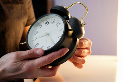 trecem la ora de iarna 2025 in acest weekend ceasurile se dau inapoi si dormim mai mult 68fafe6a203d8