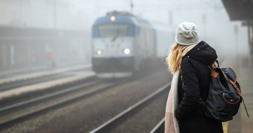 Transformarea timpului în 2025: Cum se vor desfășura călătoriile nocturne cu trenul weekendul acesta 1 trecerea la ora de iarna 2025 in transportul feroviar cum vor circula trenurile de noapte in acest weekend 68fb0c7d13099