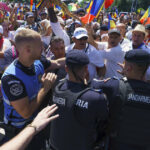 Un avocat bucureștean, judecat pentru agresarea unui jandarm în timpul unui protest al susținătorilor lui Călin Georgescu 3 un avocat din bucuresti a fost trimis in judecata dupa ce a lovit un jandarm la un protest al sustinatorilor lui calin georgescu 68f7b9b231d4d