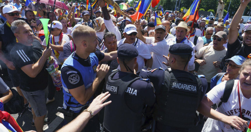 Un avocat bucureștean, judecat pentru agresarea unui jandarm în timpul unui protest al susținătorilor lui Călin Georgescu 1 un avocat din bucuresti a fost trimis in judecata dupa ce a lovit un jandarm la un protest al sustinatorilor lui calin georgescu 68f7b9b231d4d