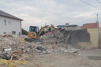un constantean trebuie sa demoleze o constructie pe care a cumparat o dar pentru care nu are autorizatie 6902c6bf4f00d
