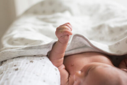 un cuplu din gorj si a vandut bebelusul de trei saptamani ca sa si cumpere o masina unde a fost gasit copilul 6904d0160c41c