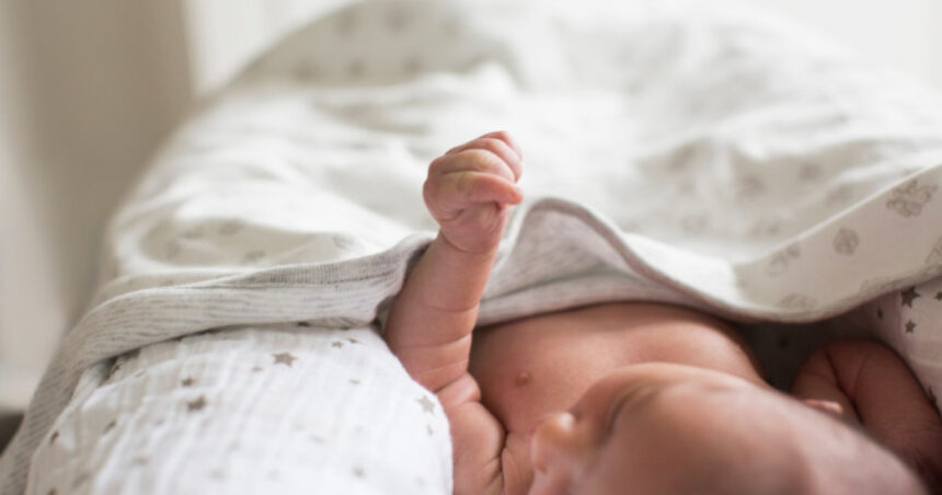 Părinți din Gorj, în stare șocantă: au renunțat la bebelușul de trei săptămâni pentru a-și împlini visul de a avea o mașină, descoperirea uluitoare a copilului 1 un cuplu din gorj si a vandut bebelusul de trei saptamani ca sa si cumpere o masina unde a fost gasit copilul 6904d0160c41c