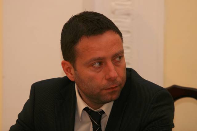 Un fost consilier al lui Radu Mazăre dă startul construcției unui nou imobil pe strada Oborului 1 un fost consilier al lui radu mazare a inceput lucrarile pentru construirea unui nou bloc pe strada oborului 69034481a05ba