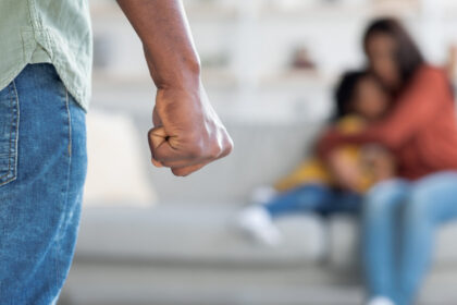 un roman si a transformat casa intr o inchisoare domestica pentru sotie si copii ani de teroare violente filmate si abuzuri 68fa12e72ca37