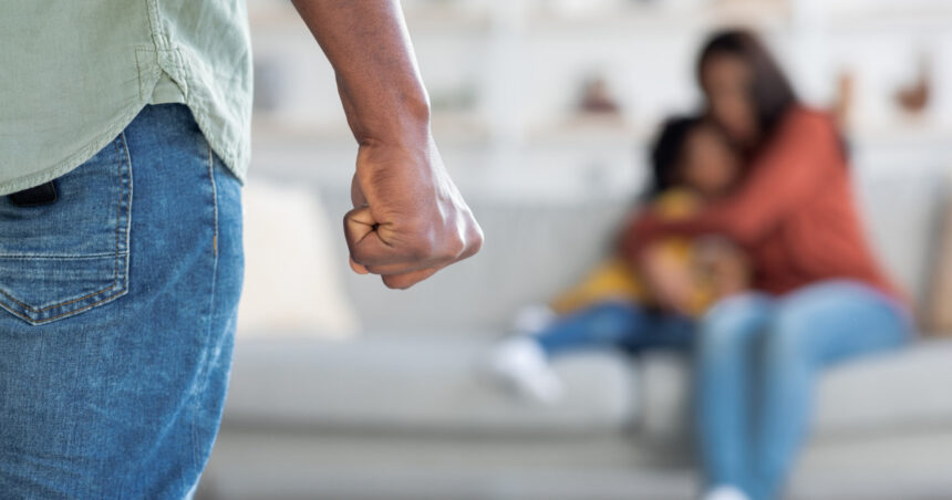 Un român a transformat locuința într-o „prizonierat familial” pentru soție și copii: ani de coșmar, violențe capturate și abuzuri. 1 un roman si a transformat casa intr o inchisoare domestica pentru sotie si copii ani de teroare violente filmate si abuzuri 68fa12e72ca37