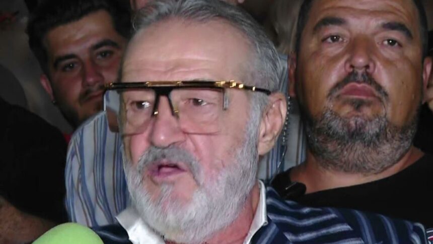 Un contrast surprinzător pentru Becali! Un fost jucător al Stelei susține că brandul ”Steaua” ar trebui scos la vânzare, dar prețul cerut e colosal. 1 una calda alta rece pentru becali un fost stelist crede ca marca steaua trebuie scoasa la licitatie dar suma propusa e imensa 68fc8b7a2faaa