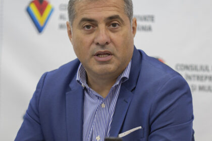 Antreprenorii în criză din cauza creșterii TVA-ului. Florin Jianu, liderul IMM-urilor din România: „Salariul minim va crește, iar concedierile vor urma!” 2 video antreprenorii puternic afectati de majorarea tva liderul imm romania florin jianu creste salariul minim vin concedieri 68f8f6368757a
