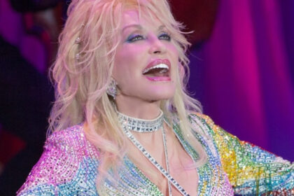 Dolly Parton îi asigură pe admiratori: „Sunt bine, nu m-am stins!” 4 video dolly parton isi linisteste fanii dupa ce sora ei le a cerut sa se roage pentru sanatatea artistei inca n am murit 68eea721ad8de