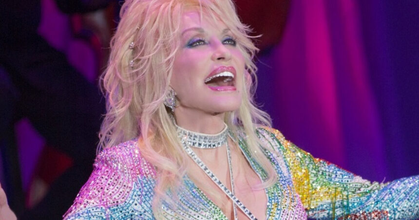 Dolly Parton îi asigură pe admiratori: „Sunt bine, nu m-am stins!” 1 video dolly parton isi linisteste fanii dupa ce sora ei le a cerut sa se roage pentru sanatatea artistei inca n am murit 68eea721ad8de
