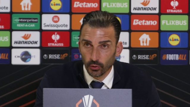 Elias Charalambous își exprimă nemulțumirea la conferință după meciul FCSB - Bologna: ”Să verifice, de aceea avem VAR?” + Opinie despre Adrian Șut 1 video elias charalambous inteapa la conferinta dupa fcsb bologna sa verifice nu de asta avem var ce spune despr 68fb1a0f3bf77