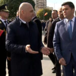 Ilie Bolojan, contestat și acuzat de trădare în cadrul festivităților de Ziua Armatei. Răspunsul premierului. 2 video ilie bolojan a fost huiduit si numit tradator in timpul evenimentelor de ziua armatei reactia premierului 68fcd90f1a3ae