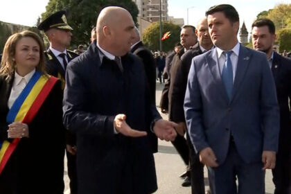 video ilie bolojan a fost huiduit si numit tradator in timpul evenimentelor de ziua armatei reactia premierului 68fcd90f1a3ae