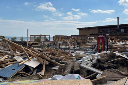 video imagini ca dupa ciclon pe litoral operatorii de plaje au demolat constructiile dupa ce contractele de inchiriere au expirat 68ee7bb21d55e