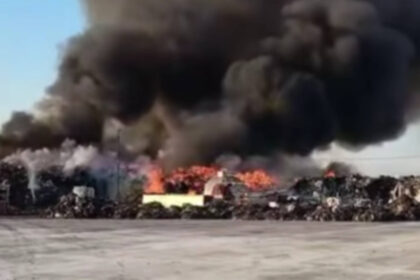 video incendiul din judetul prahova departe de a fi stins flacarile se manifesta pe o suprafata de peste 3 000 de metri patrati 68fb413628ed5