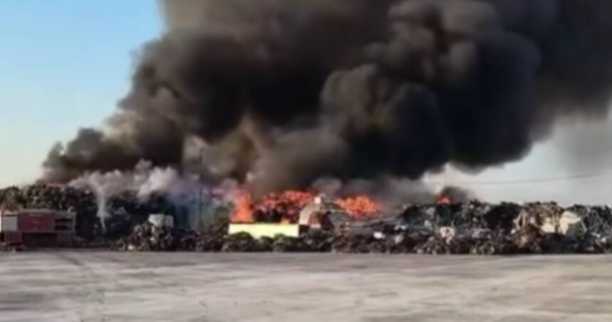 Incendiul din Prahova, departe de a fi stăpânit: flăcările devastează o zonă de peste 3.000 de metri pătrați 1 video incendiul din judetul prahova departe de a fi stins flacarile se manifesta pe o suprafata de peste 3 000 de metri patrati 68fb413628ed5