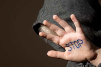 video incident socant in braila un elev de 12 ani ar fi fost batut in plina strada de tatal unui coleg de clasa 68ef4b1ac4af1